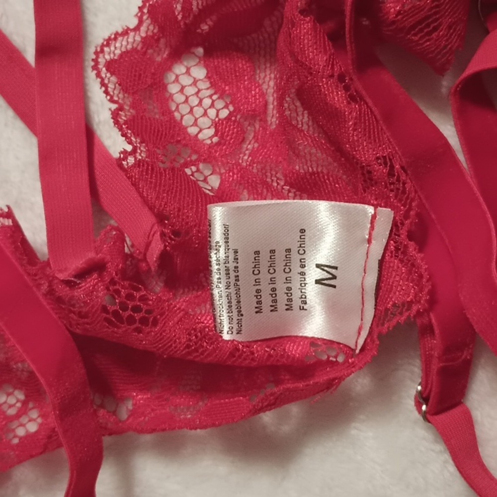 Elegant Red Lace Lingerie - Picture 6 of 6